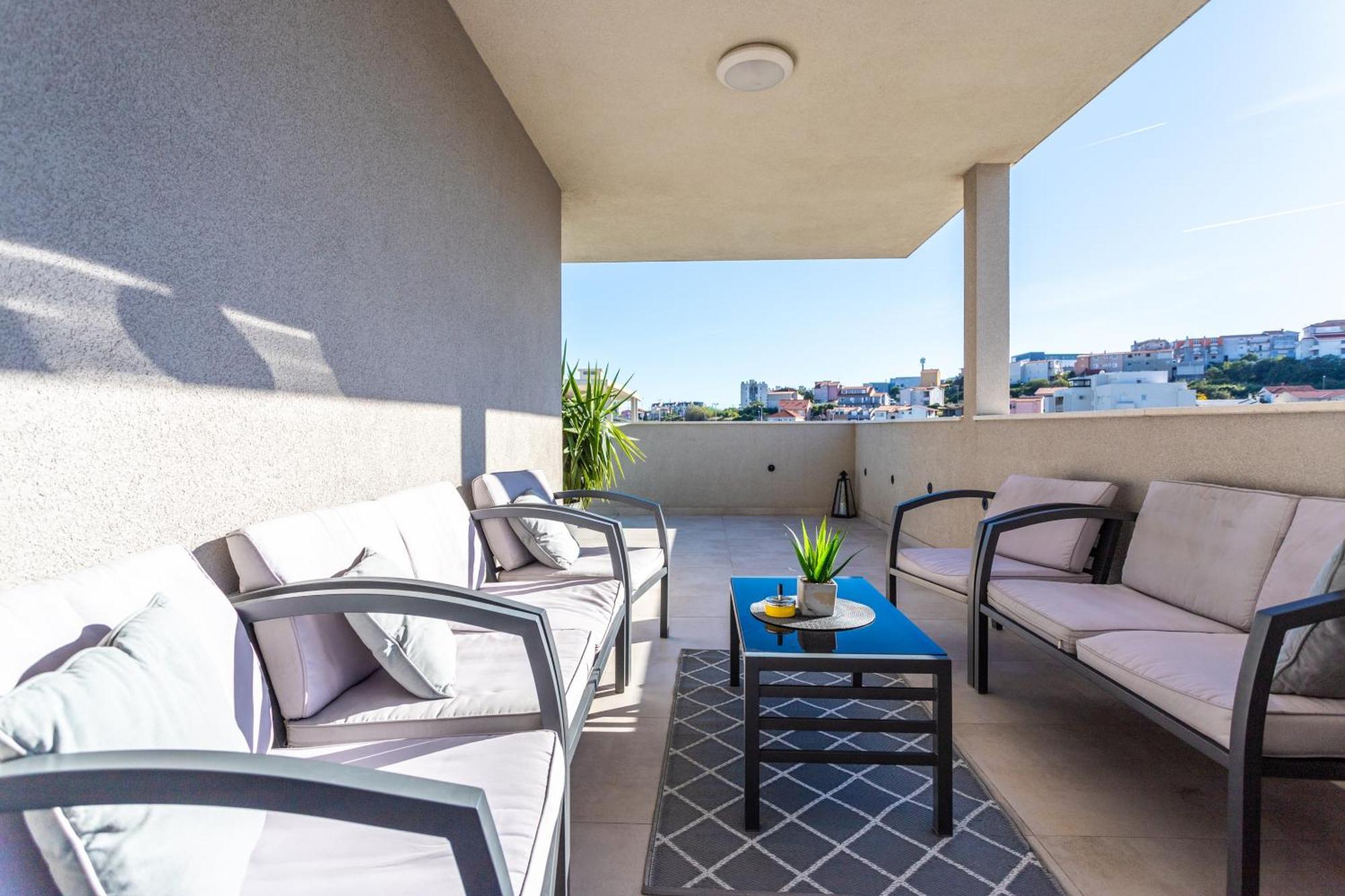 New Luxury 3-Bedroom Penthouse With Huge Terrace Split Exterior photo
